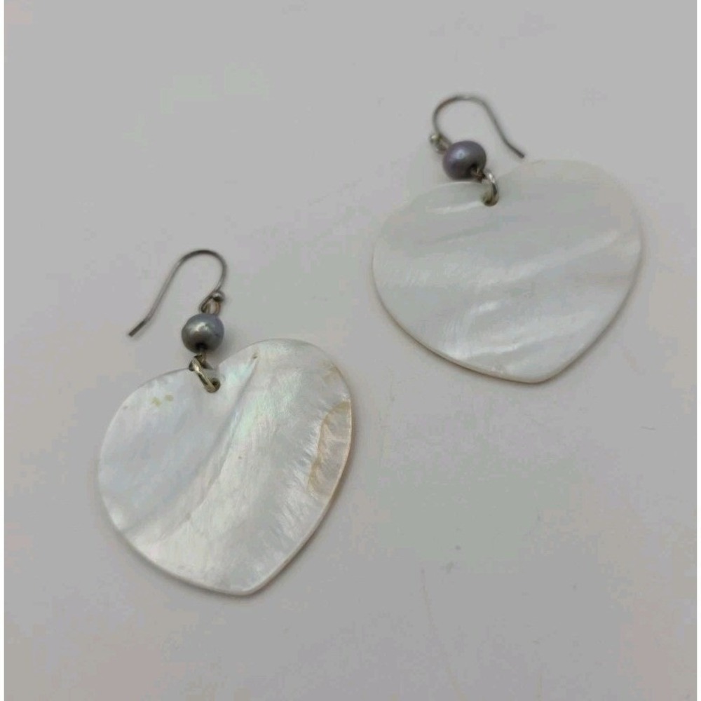 Vintage Heart Shaped Mother Of Pearl Shell Dangle Earrings Butterfly Pattern - Picture 5 of 13